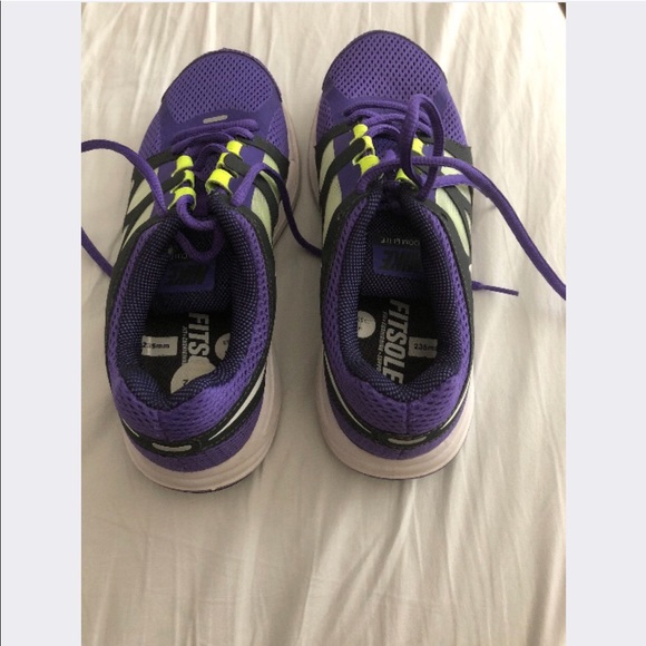 Nike Shoes - Nike Fitsole Sneakers